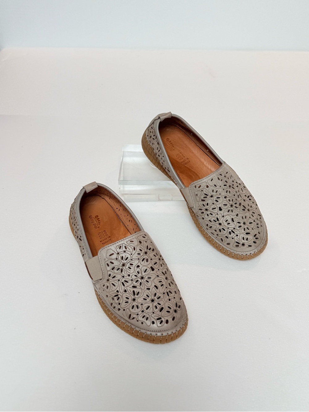 Spring Step L’Artiste Silver Gray Leather Floral Laser Cut Slip Ons 40